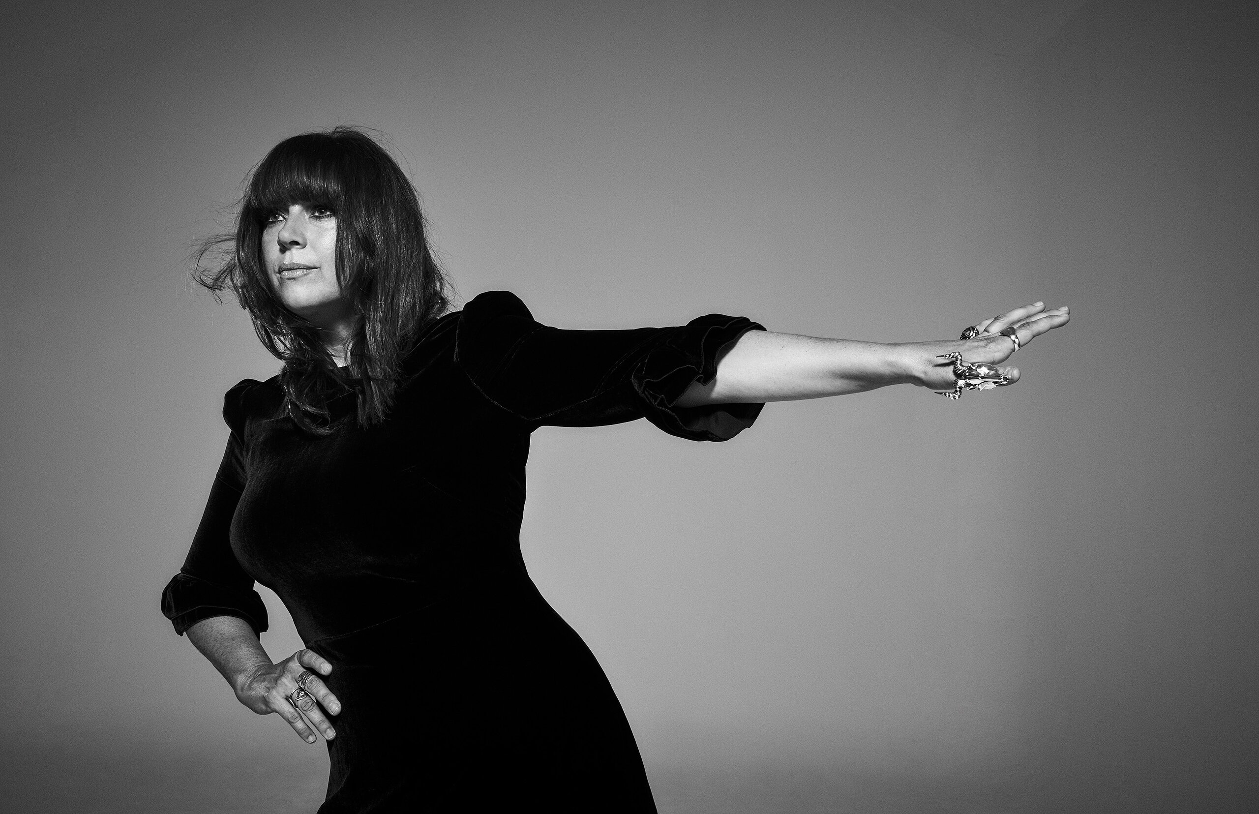 R певица. габи уилсон. томи шишидо. E. энди алло американская певица.