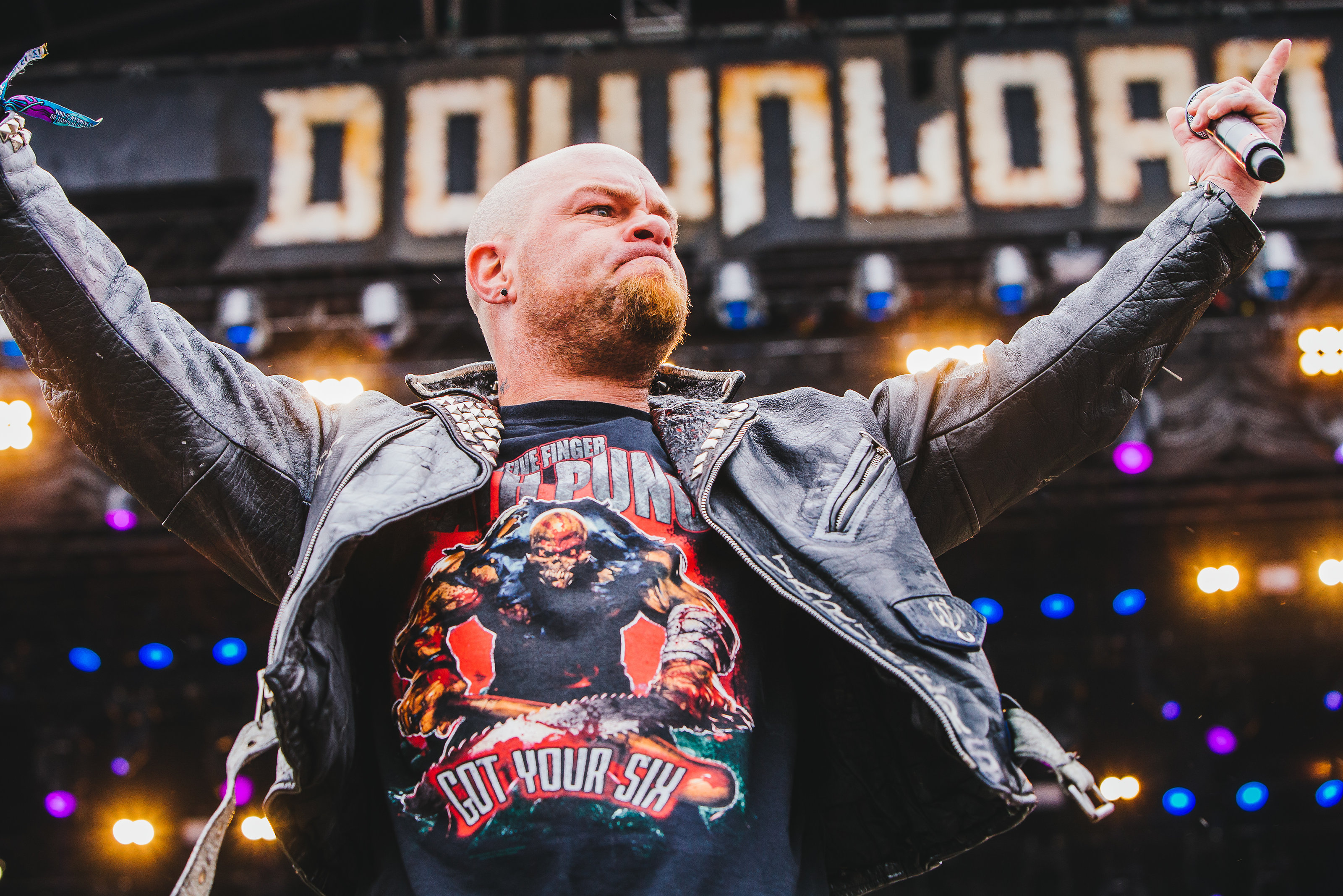 Five finger death punch фото